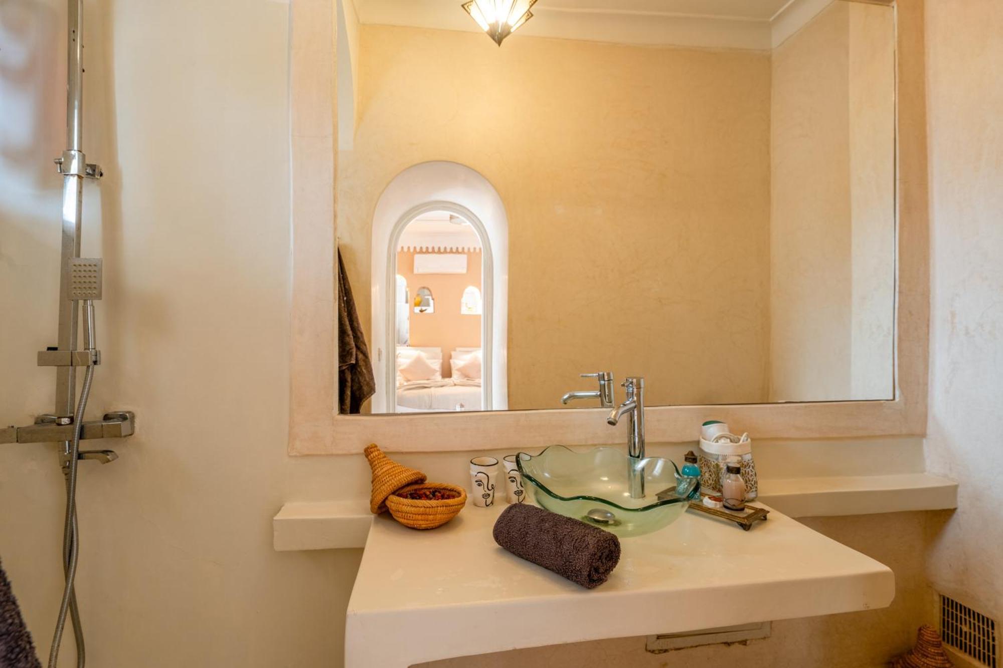 Riad Awinati Location Privatisee ,Piscine Chauffee , Beau Rooftop Marrakesh Eksteriør bilde